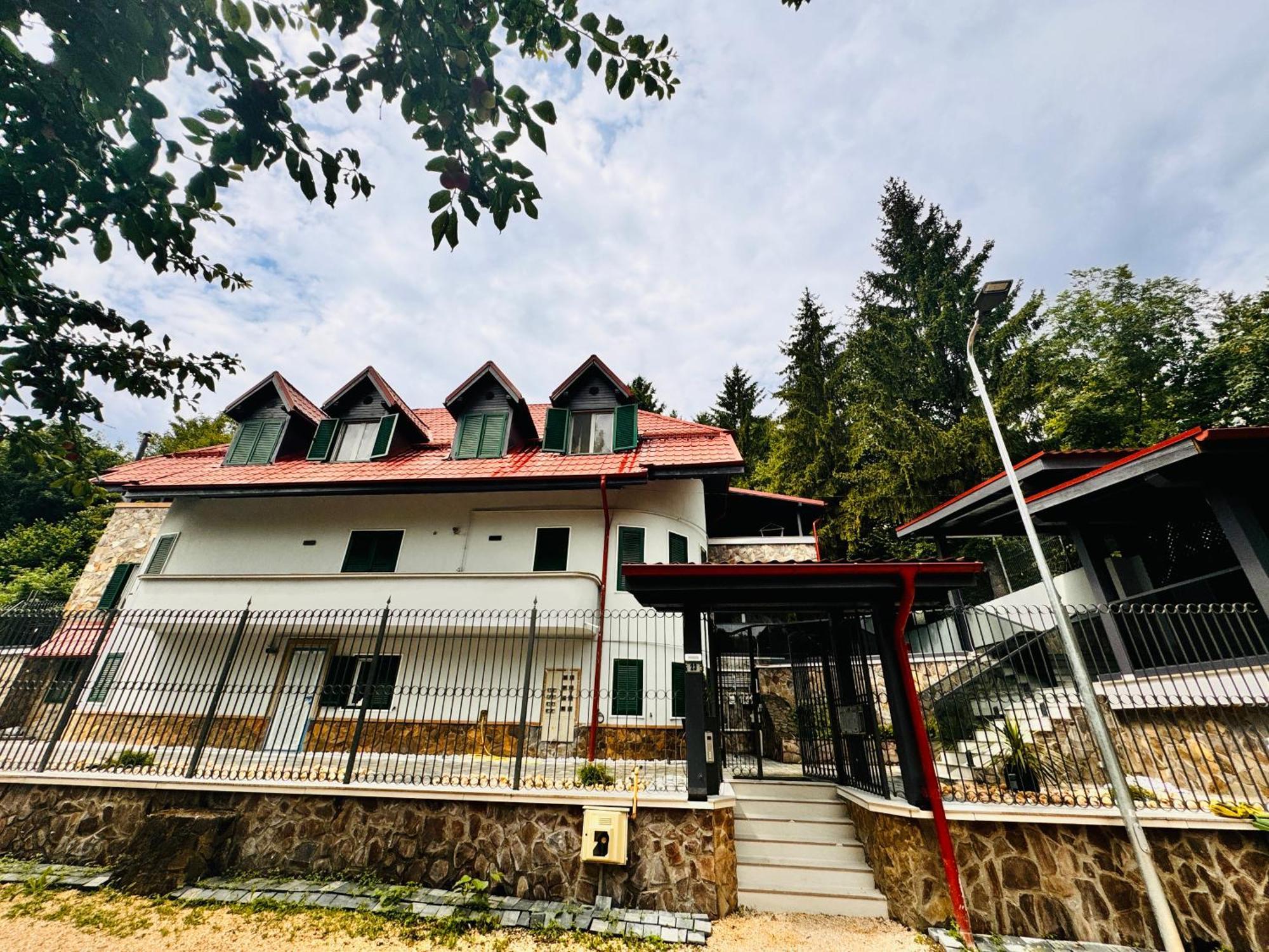 Ylly Aparts Braşov Extérieur photo